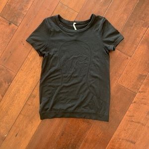 Lululemon Black short Sleeve fitted shirt. - s: 4